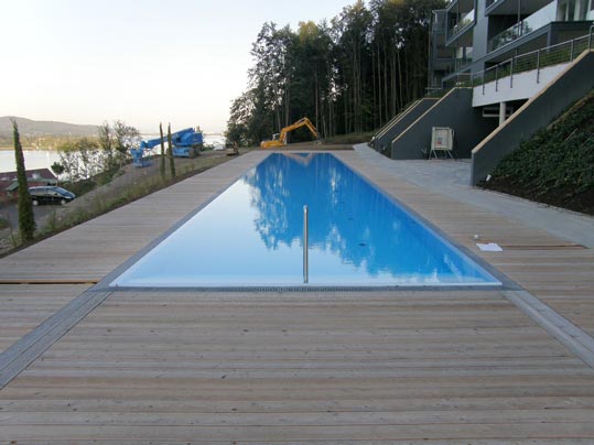 Pooleinfassung in sibirischer L&auml;rche